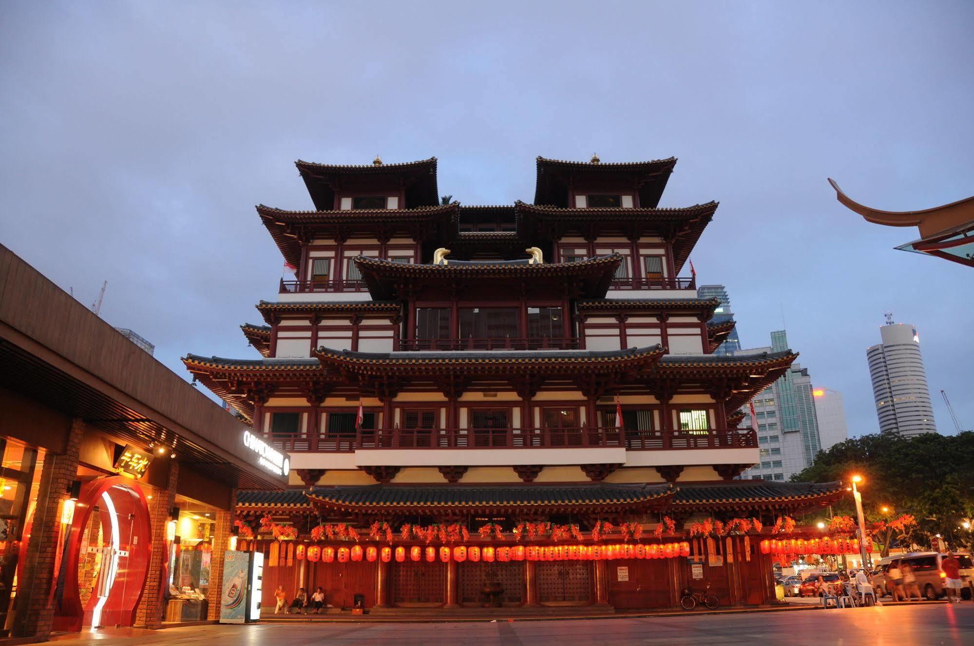 Nhà trọ Royal Singapore